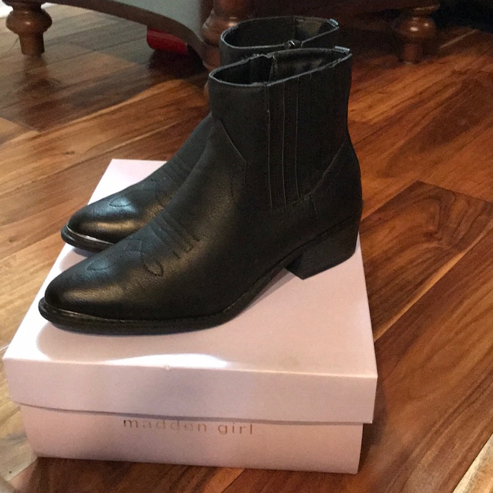 Madden Girl Leather Low cut boots